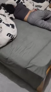 妹妹喝酒回家晚了 竟然敢和哥哥顶嘴 看哥不好好收拾你