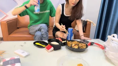 一开始装矜持 还说自己是慢热型 操进去又让快一点慢了没感觉