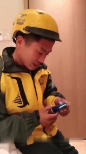 少妇叫跑腿买情趣用品！非要小哥现场体验不然就差评