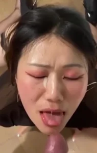 无套后入翘臀啪啪浪叫，浓精射脸骚话