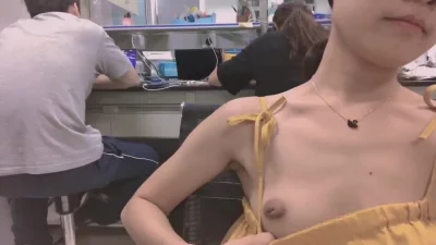 六十岁导师看的鸡巴都硬了（进Q群约炮）